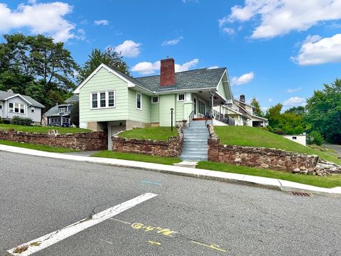 43 Woods Ave Holyoke MA 01040