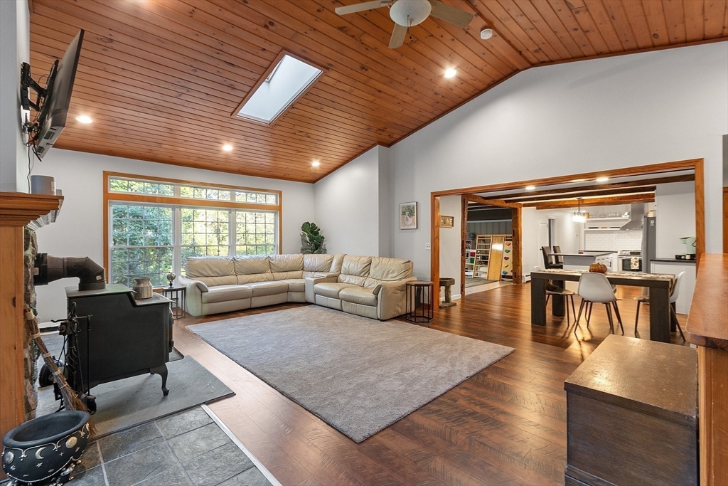 1249 Richardson Rd