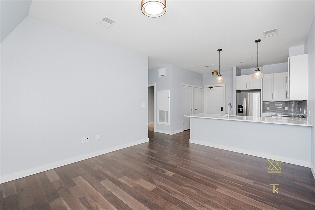 136 Babcock St 504