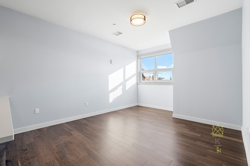 136 Babcock St 504