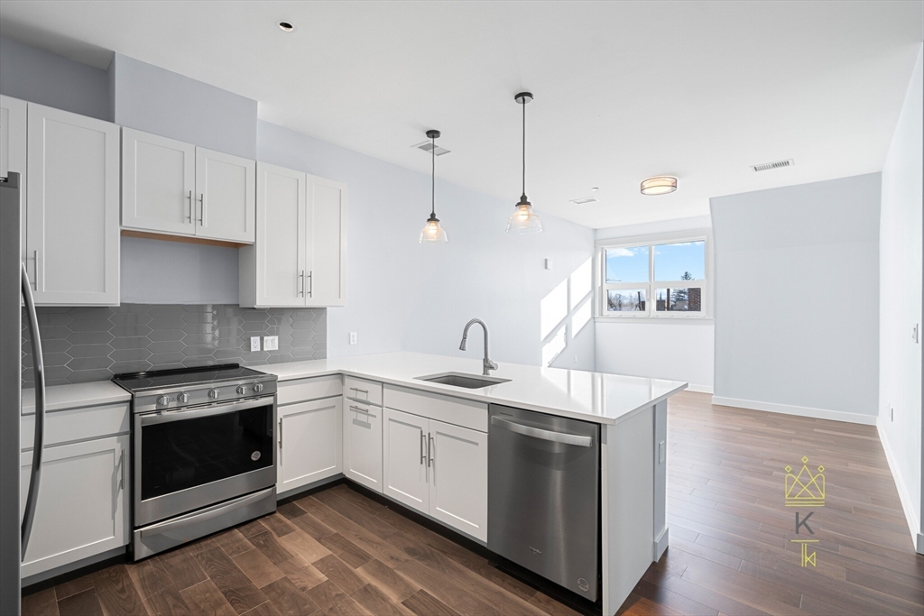 136 Babcock St 504