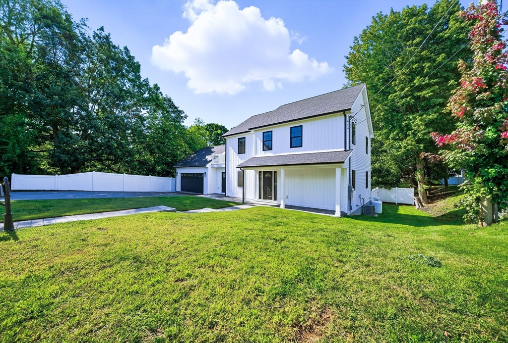 15 Lakeside Dr