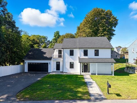 15 Lakeside Dr Shrewsbury MA 01545