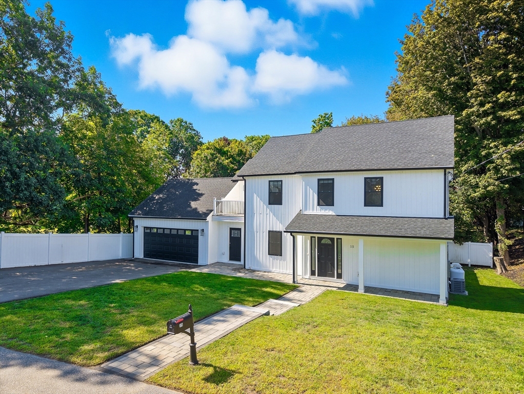 15 Lakeside Dr