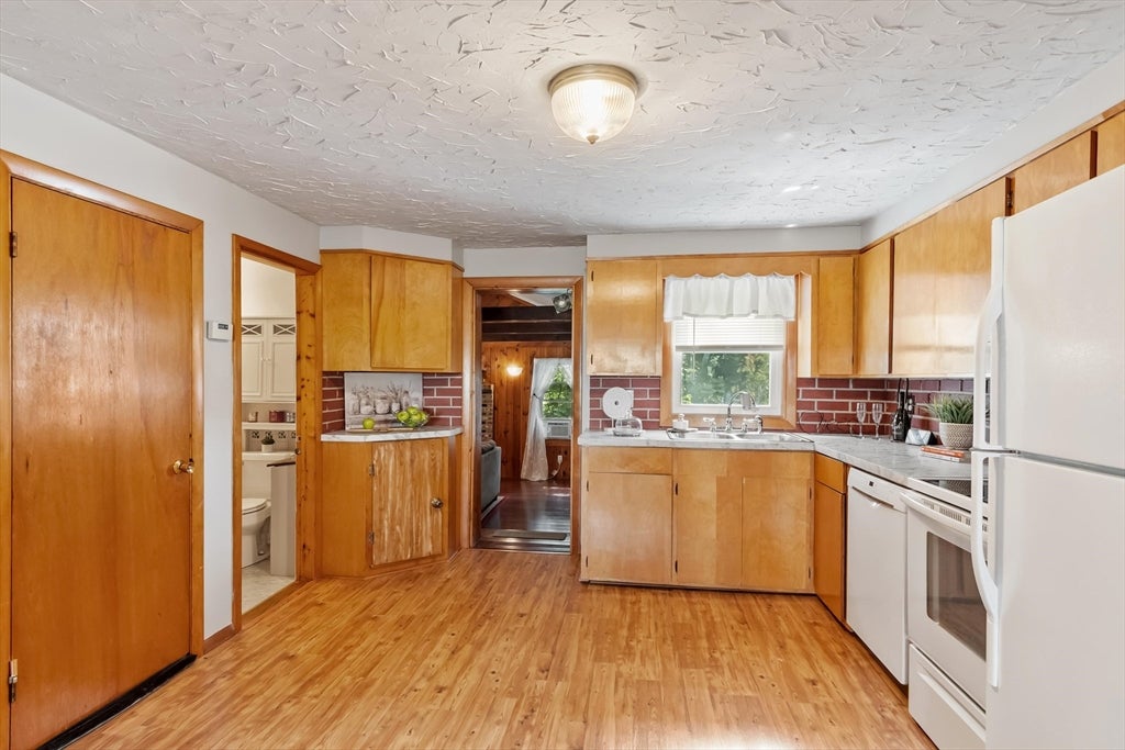 164 Coleman St, Gardner, MA, 164 Coleman St, Gardner, MA Photo #9