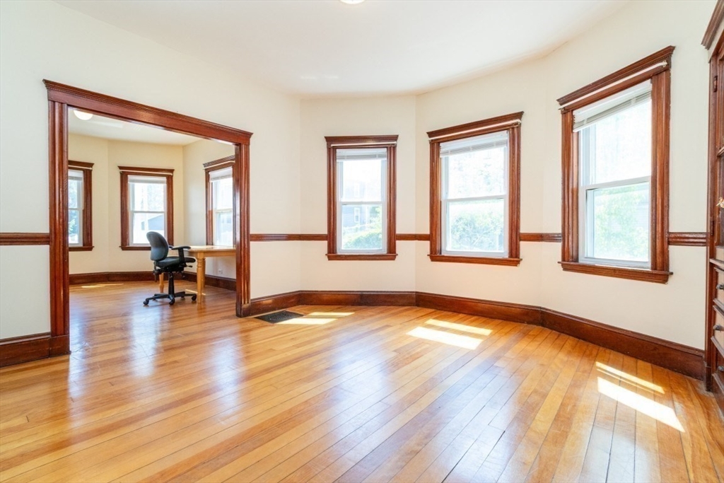 9 Cedrus Ave