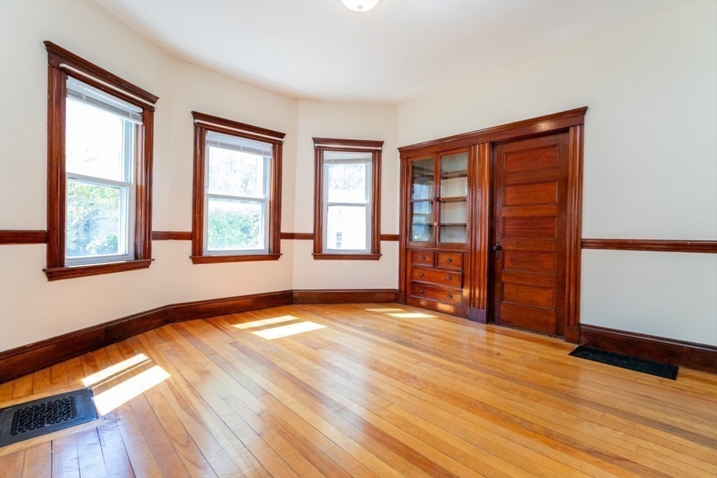 9 Cedrus Ave