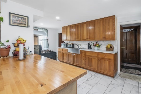 23 Ames St