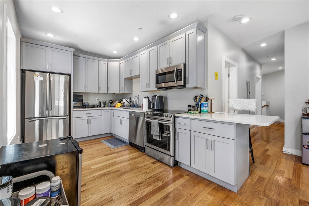 8 W Bellflower Street
