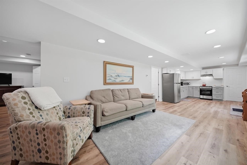 7 Stony Point Dr