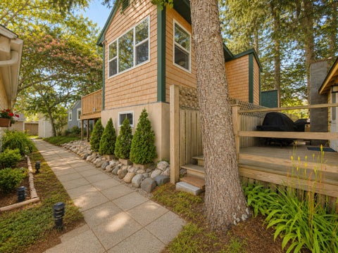Photo of 12 Hideaway Vlg #G, Bourne, MA 02532 (MLS # 73566462)