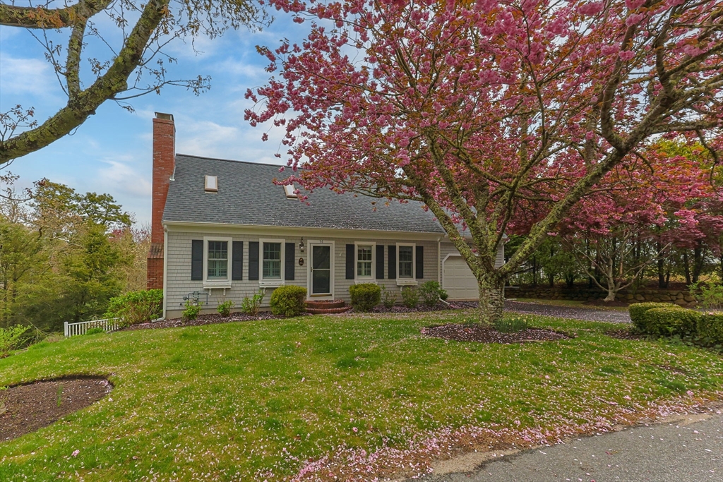 56 Monomoit Ln