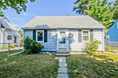 Photo of 39 Seymour Ave, Springfield, MA 01109 (MLS # 73554349)