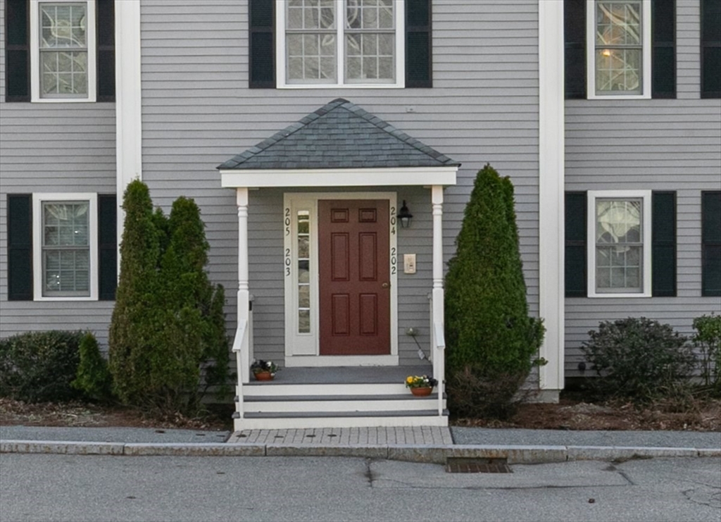10 Cunningham Ln 204