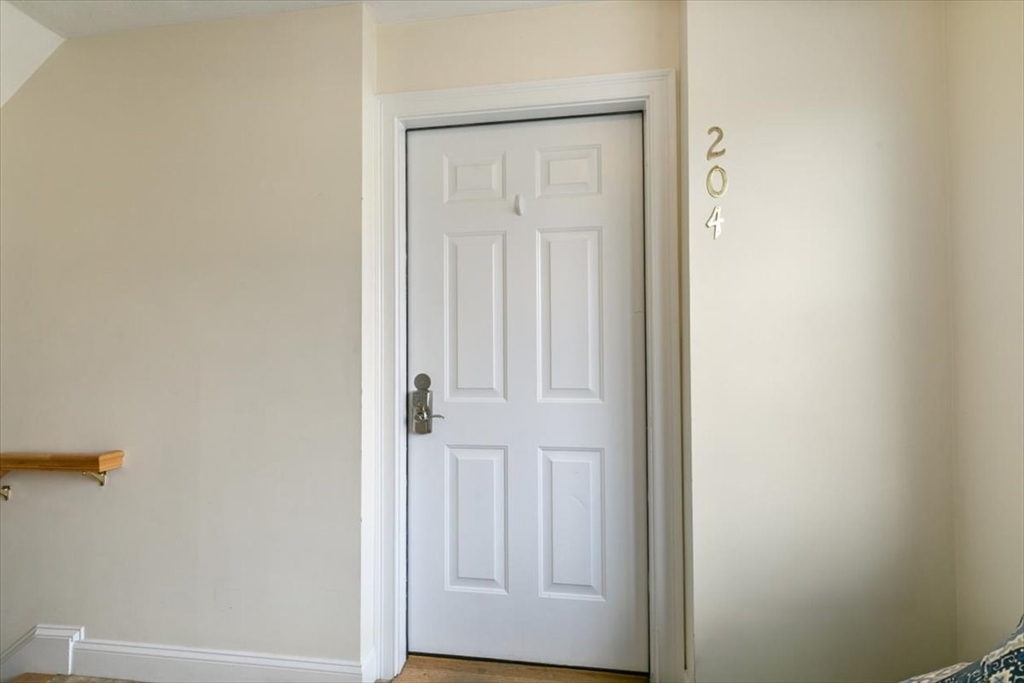 10 Cunningham Ln 204