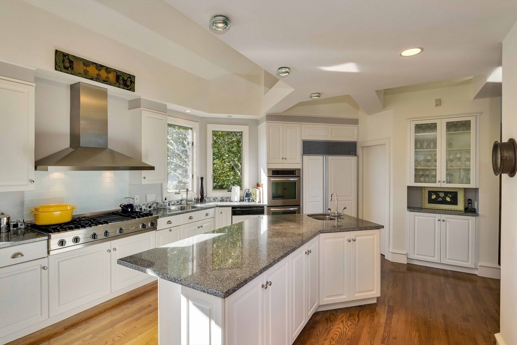 Mashpee, Massachusetts 02649, United States, 5 Bedrooms Bedrooms, ,5 BathroomsBathrooms,Residential,Active,115280