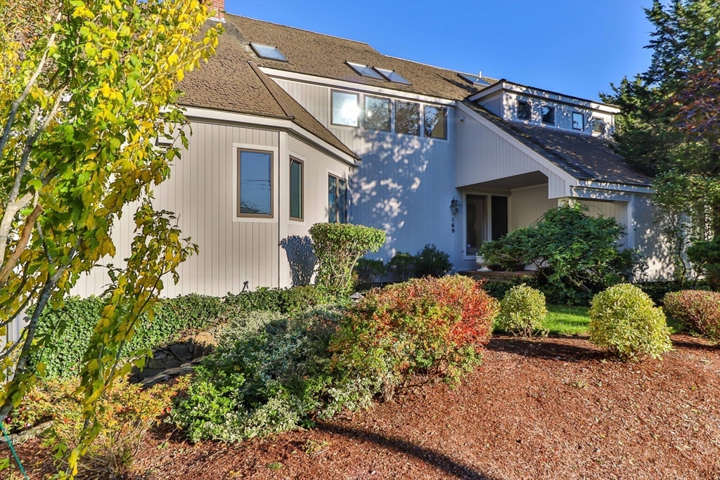 Mashpee, Massachusetts 02649, United States, 5 Bedrooms Bedrooms, ,5 BathroomsBathrooms,Residential,Active,115280