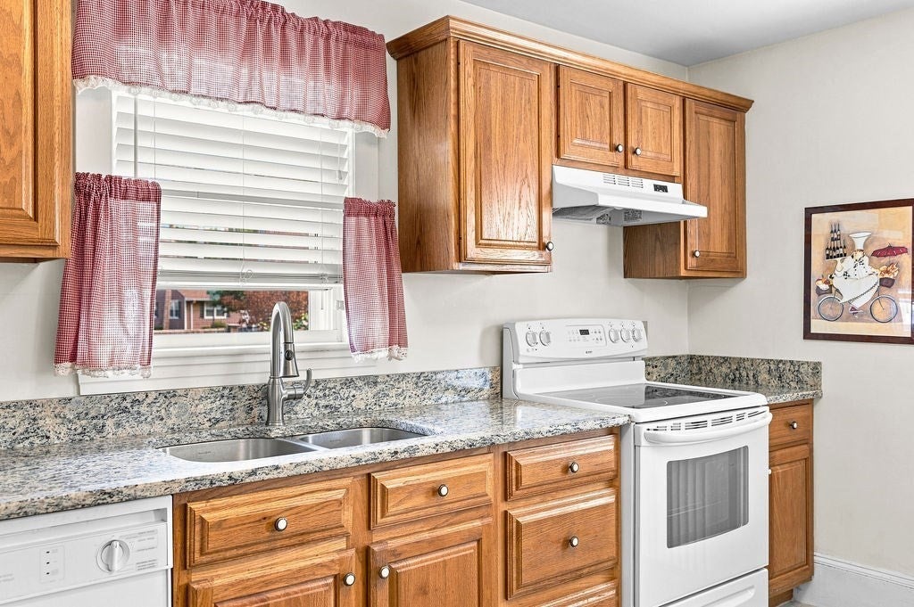 5 Brewster St, New Bedford, MA, 5 Brewster St, New Bedford, MA Photo #9