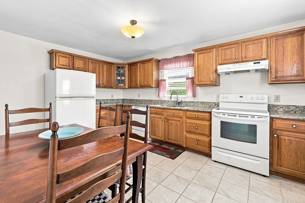 5 Brewster St, New Bedford, MA, 5 Brewster St, New Bedford, MA Photo #9