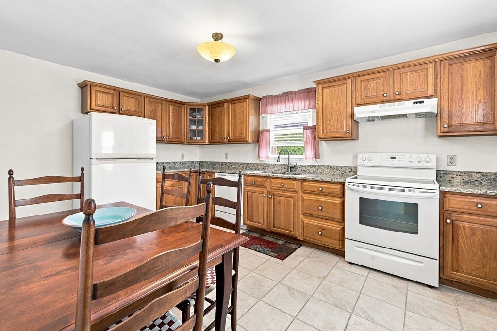 5 Brewster St, New Bedford, MA, 5 Brewster St, New Bedford, MA Photo #10