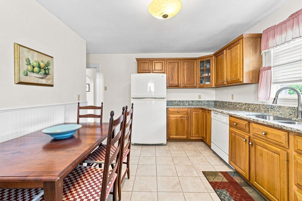 5 Brewster St, New Bedford, MA, 5 Brewster St, New Bedford, MA Photo #8