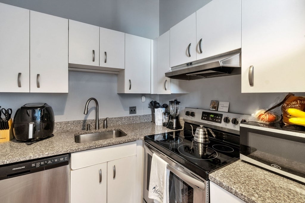 320 W 2nd St #504, Boston, MA, 320 W 2nd St #504, Boston, MA Photo #9