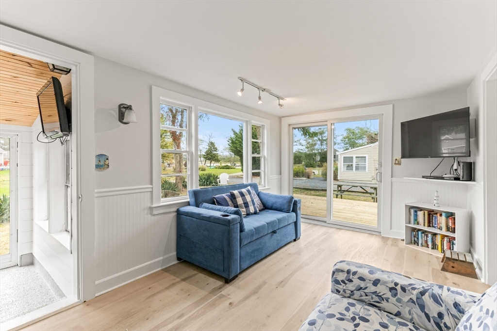 Eastham, Massachusetts 02642, United States, 2 Bedrooms Bedrooms, ,1 BathroomBathrooms,Residential,Active,90243