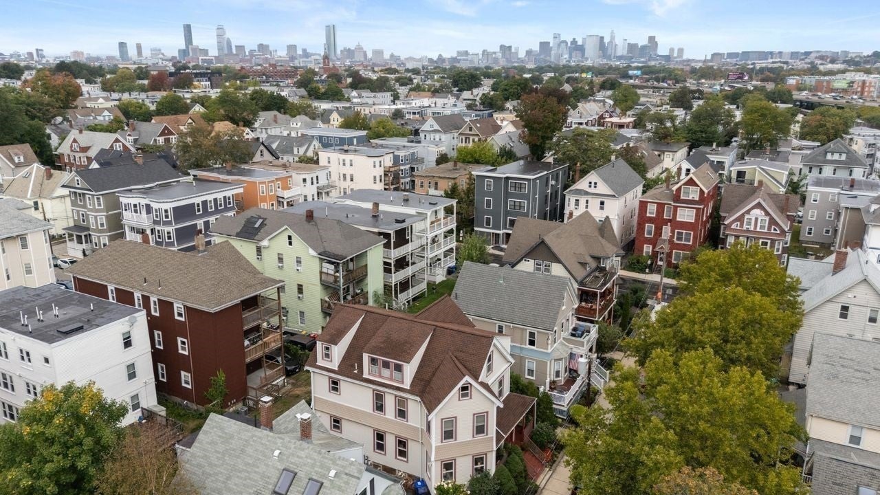 82 Tuttle St #1, Boston, MA Photo #23