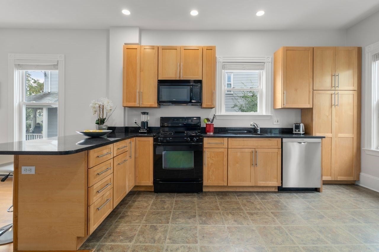 82 Tuttle St #1, Boston, MA Photo #8