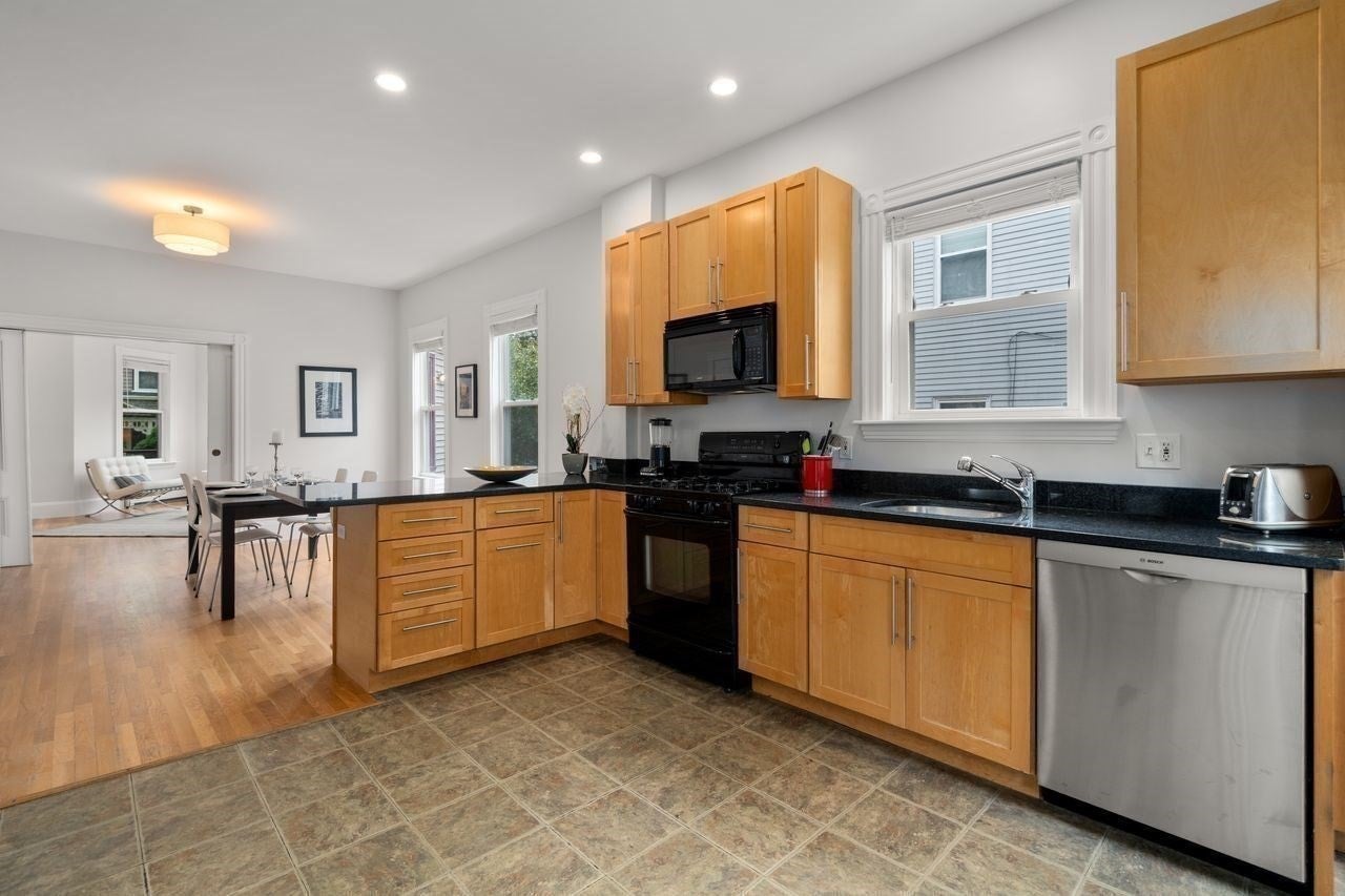 82 Tuttle St #1, Boston, MA Photo #7