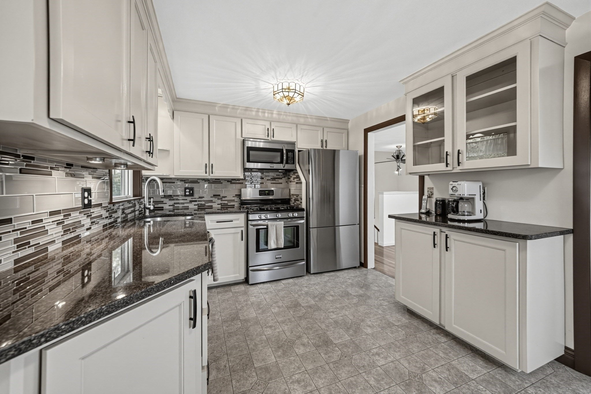 7 Phyllis Drive, Billerica, MA Photo #6