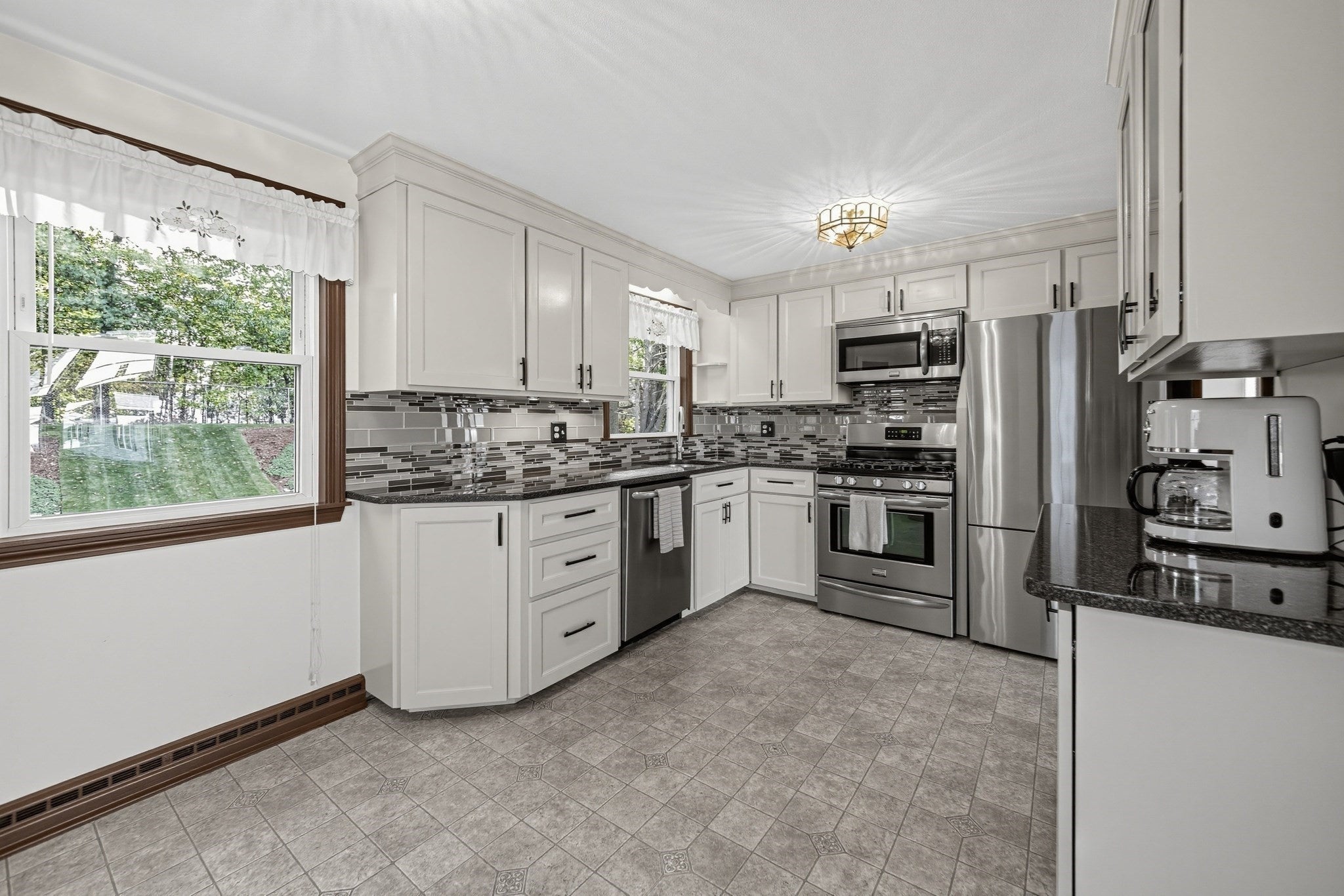 7 Phyllis Drive, Billerica, MA Photo #8