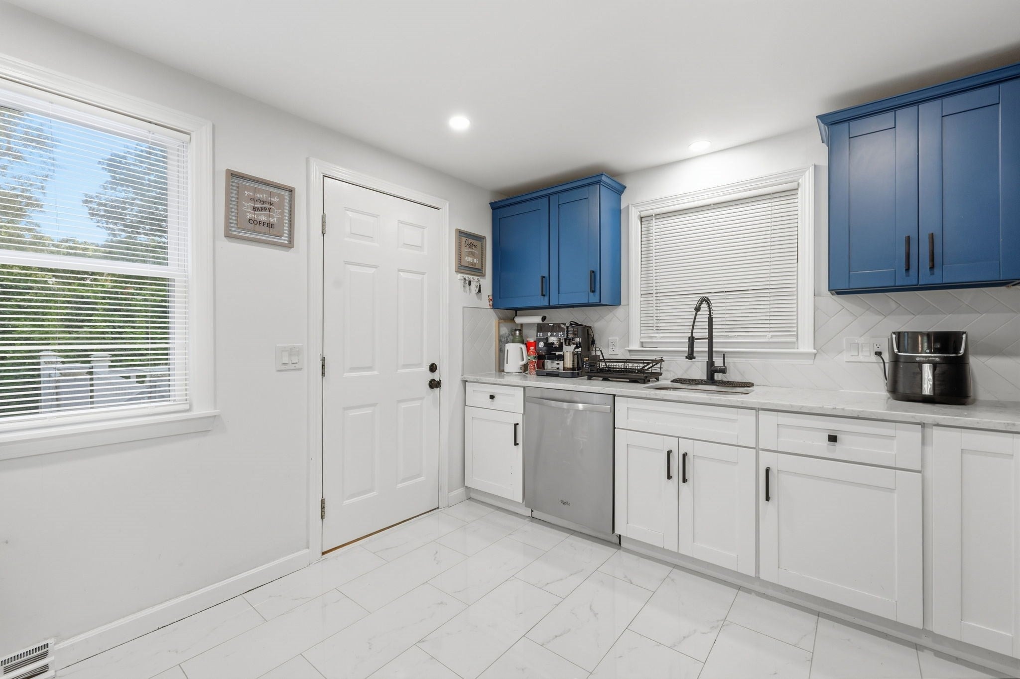 100 Farm St, Bellingham, MA Photo #8