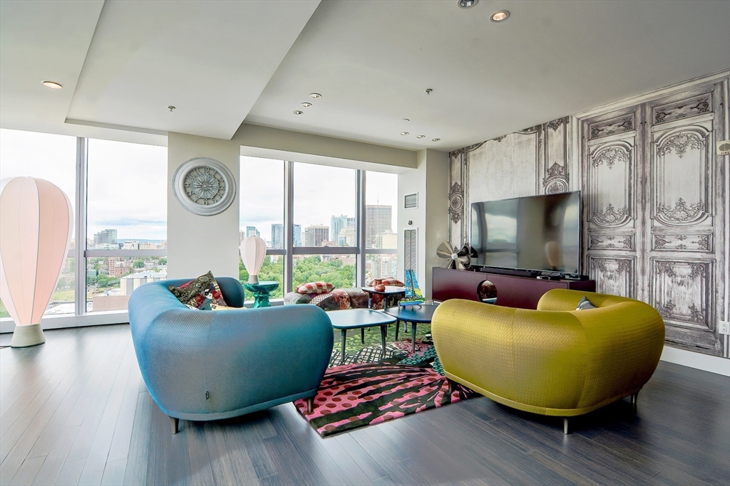 110 Stuart St 23B