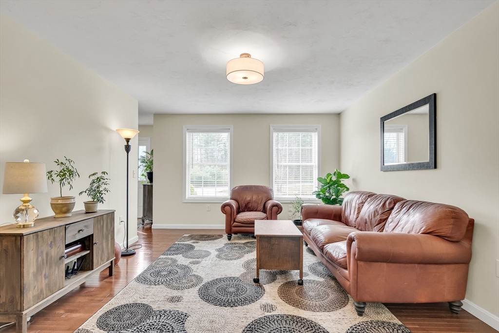 3 Mountain Laurel Rd