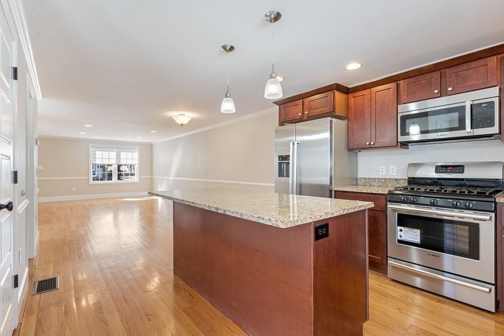 220 White St 220