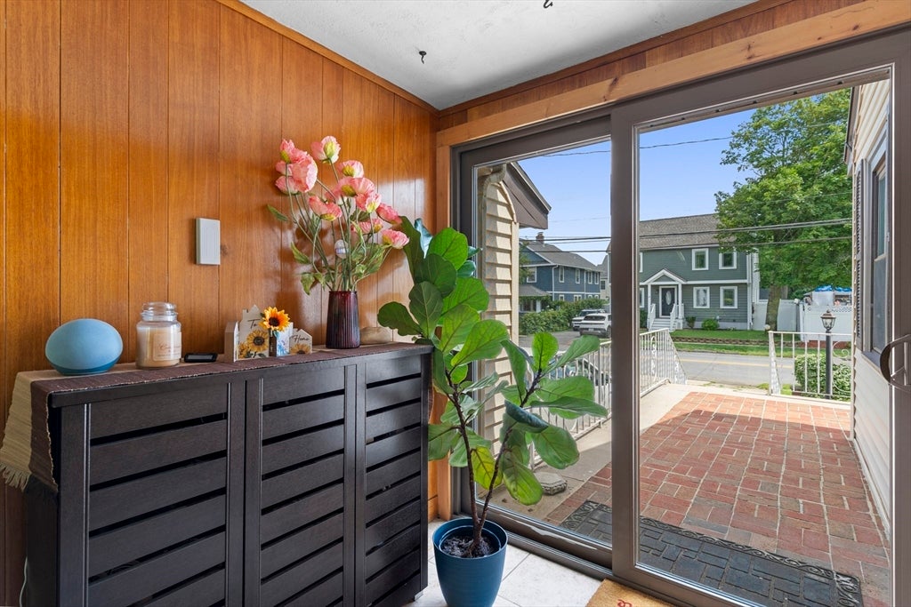 96 Loring Ave