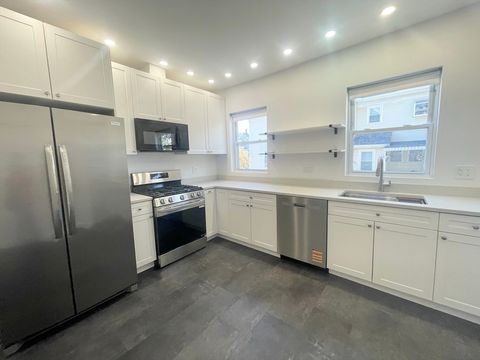 Photo of 27 Vernon St #1, Waltham, MA 02453 (MLS # 73444274)
