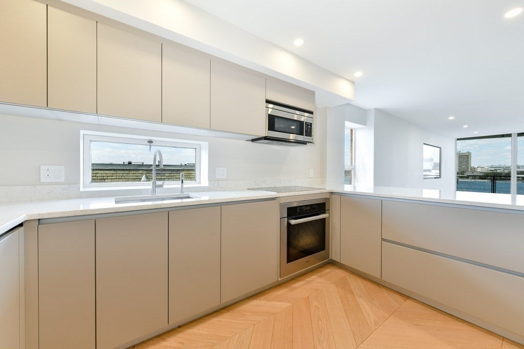 330 Beacon A81
