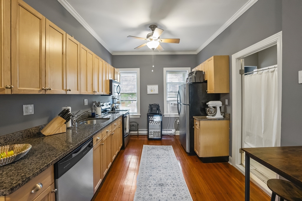 291 W 3rd St 2