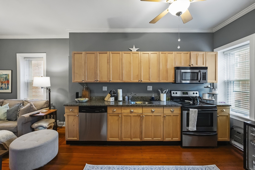 291 W 3rd St 2