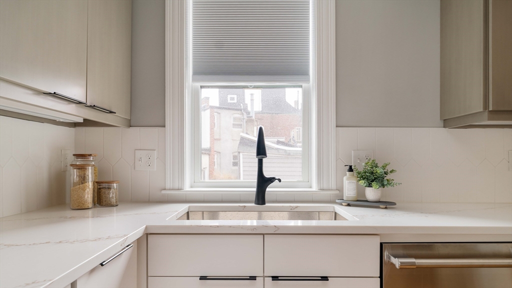 129 N Washington St 3