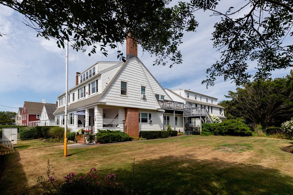 616 Commercial St 15