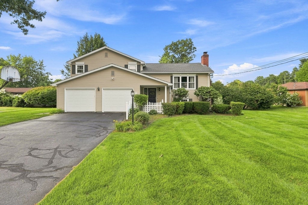 Photo of 367 Steiger Dr, Westfield, MA
