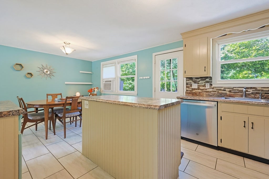 116 Bayberry Rd, North Attleboro, MA, 116 Bayberry Rd, North Attleboro, MA Photo #5
