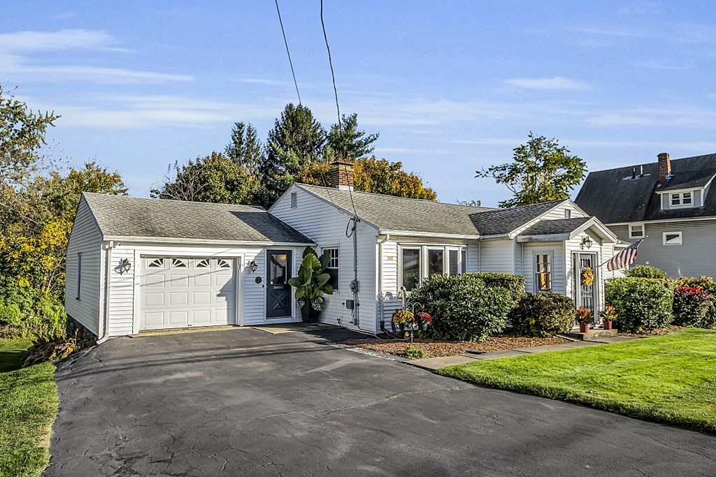 427 Massasoit Rd