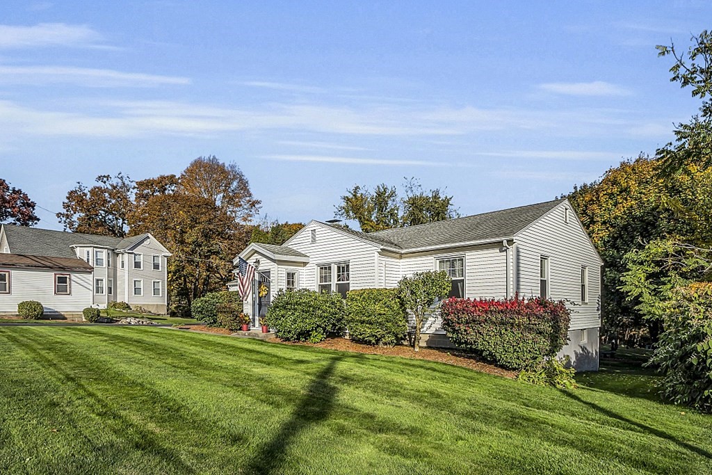 427 Massasoit Rd