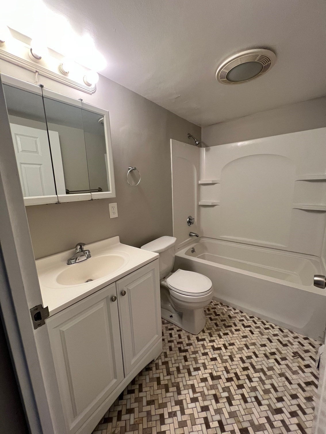 4 Hawes St #11, Revere, MA, 4 Hawes St #11, Revere, MA Photo #4