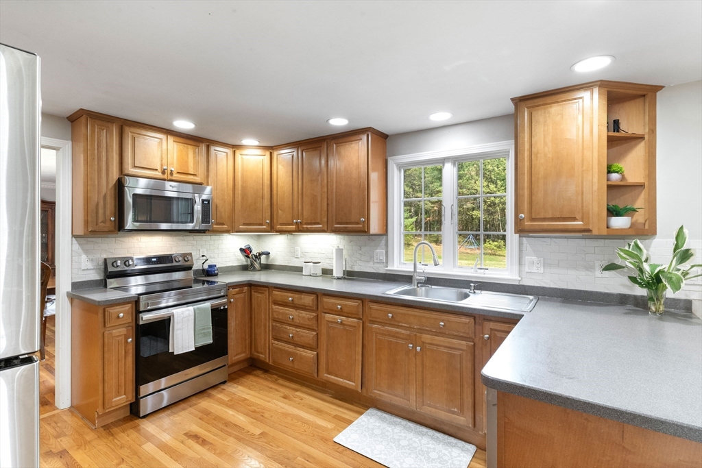 18 Maple St