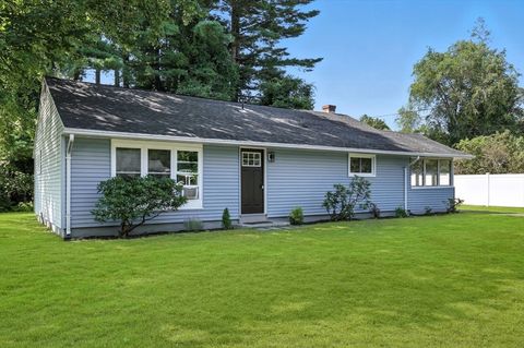 17 Pebble Mill Rd Springfield MA 01118